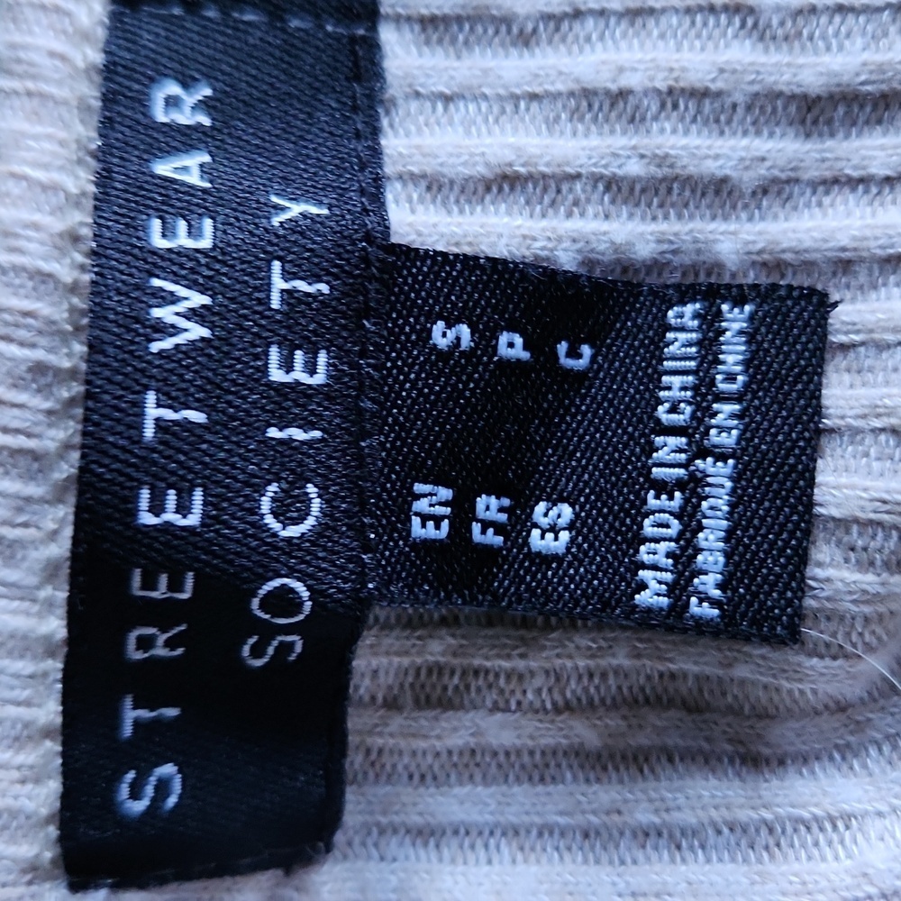 Streetwear Society Ribbed Button Front Crop Top - Picture 8 of 8